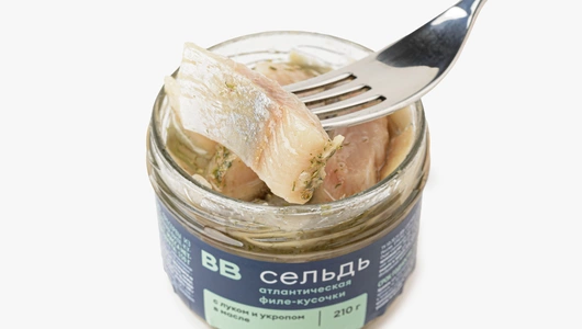 Сельдь атлантич. филе-кусочки с&nbsp;луком и&nbsp;укропом в&nbsp;масле ст/б., 210 г