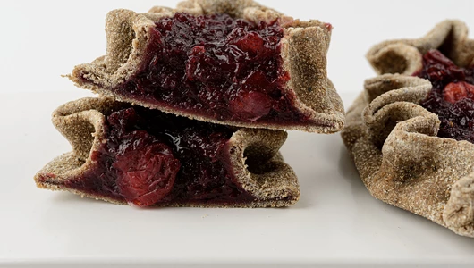 Пирожки "по-карельски" с брусникой