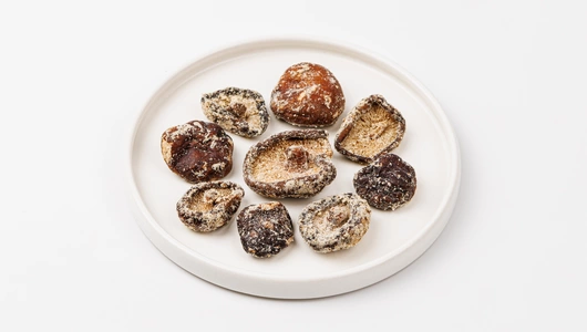 Снеки хрустящие из грибов шиитаке со вкусом сметаны Снеки хрустящие из грибов шиитаке со вкусом сметаны