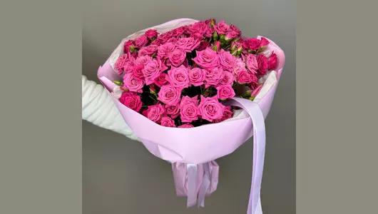 Букет из малиновых кустовых роз FMART by flowwow