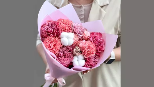 Букет с&nbsp;пионовидными и&nbsp;кустовыми розами #149 FMART by flowwow