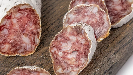 Колбаса "Фуэт с&nbsp;грецким орехом" с&nbsp;белой плесенью