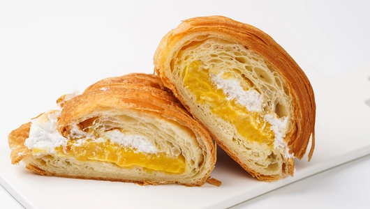 Круассан "Манго-маракуйя"