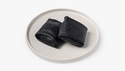 Налистники "Конвертики" с&nbsp;сырным кремом и&nbsp;клубничной начинкой