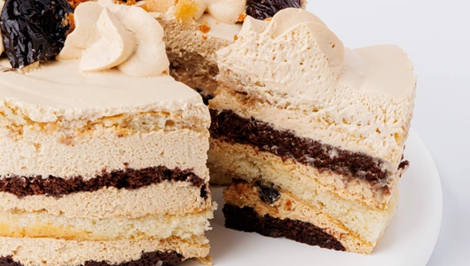 Торт "Рикейк" с черносливом и грецким орехом