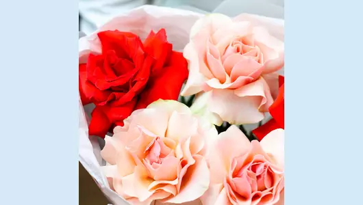 Милый букет из&nbsp;5 французских роз Нина и&nbsp;Фруттета FMART by flowwow