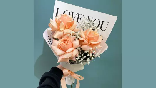 Необыкновенная. Букет-комплимент французские розы FMART by flowwow