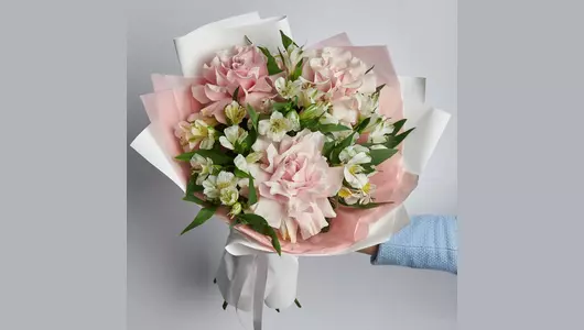 Нежный букет французские розы и&nbsp;альстромерия FMART by flowwow