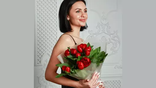 Букет пионов Ред шарм 15 шт