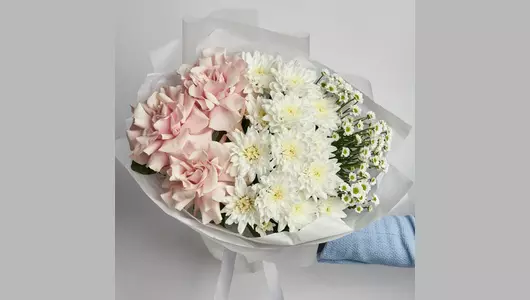 Розы и&nbsp;хризантемы в&nbsp;нежном букете FMART by flowwow