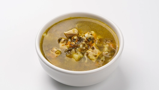 Борщ зеленый с курицей и щавелем
