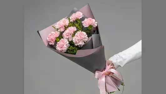 Букет гвозик "Любящее сердце"