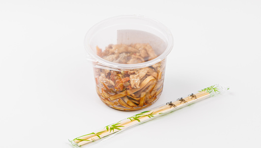 Лапша удон с курицей и овощами с соусом терияки, кафе