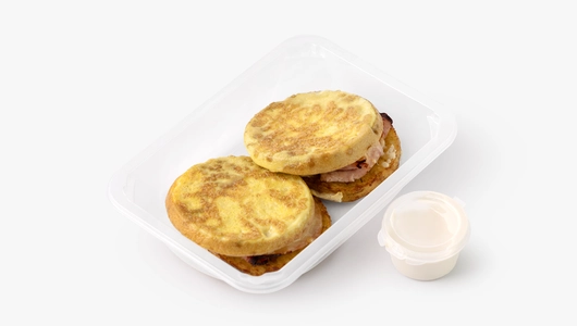 Драники картофельные с&nbsp;омлетом, ветчиной и&nbsp;сыром