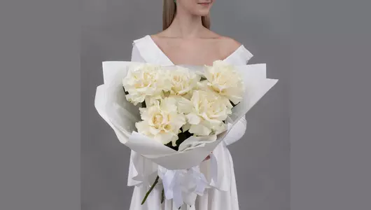 Букет из&nbsp;5 белых, французских роз FMART by flowwow