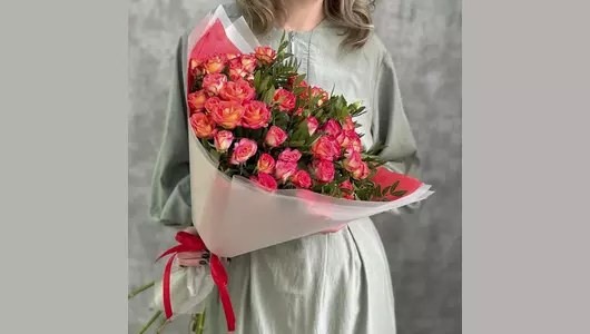 Букет Красно-желтые кустовые розы FMART by flowwow