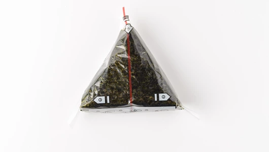 Онигири с курицей спайси