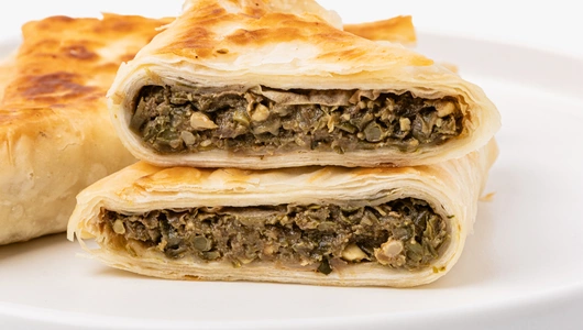 Конвертики с&nbsp;фасолью, грецким орехом и&nbsp;зеленью, постные