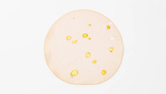 Колбаса вареная куриная "Мортаделла с фисташками", нарезка