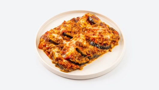 Баклажаны "Пармиджано" с с соусом Болоньезе и моцареллой