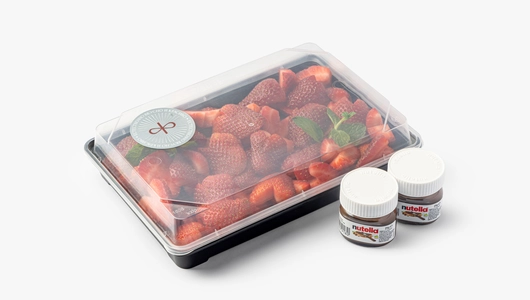 Фруктовая тарелка (клубника сердце) с&nbsp;нутеллой