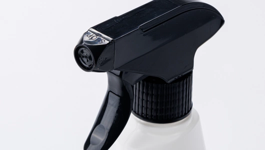 Средство для окон и зеркал чистящее парфюмированное "Розовое дерево"