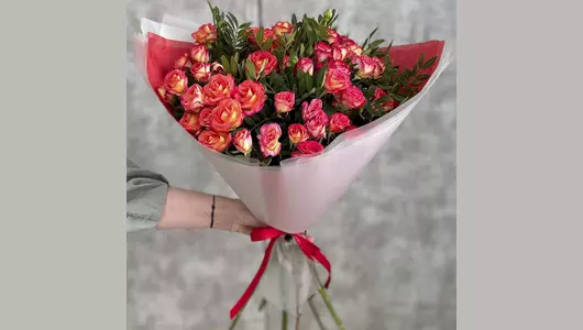 Букет Красно-желтые кустовые розы FMART by flowwow