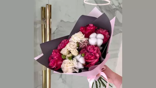 Букет с&nbsp;пионовидными и&nbsp;кустовыми розами #146 FMART by flowwow