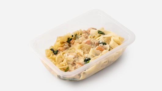 Паста альфреде с&nbsp;копчёной форелью