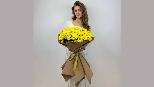 Стильный букет из&nbsp;15 хризантем «Магия золота»