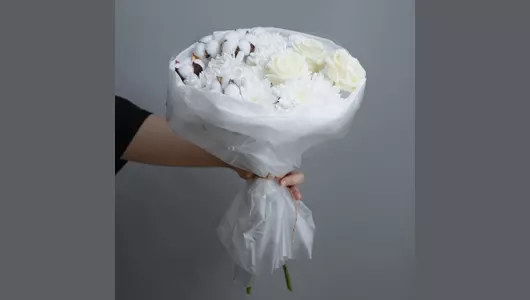 Белоснежный белый букет. Розы хлопок и&nbsp;хризантемы FMART by flowwow