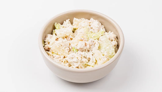 Салат с курицей и ананасами, 180 г