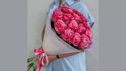 Букет 15 розовых пионовидных роз FMART by flowwow