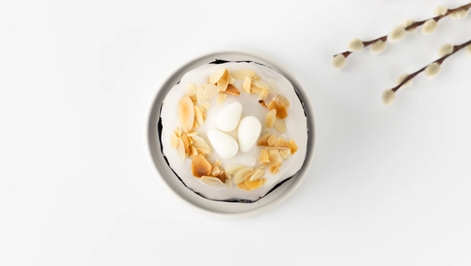 Кулич-кекс творожный с&nbsp;миндальными лепестками