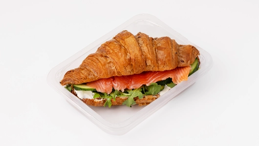 Круассан зерновой с форелью радужной (ломтики) и сливочным сыром