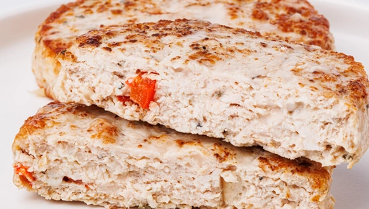 Плескавица из свинины и курицы