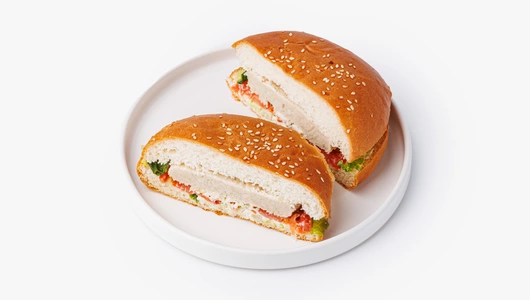 Фиш-бургер с филе минтая и соусом "Тар-тар", кафе Фиш-бургер с филе минтая и соусом "Тар-тар", кафе