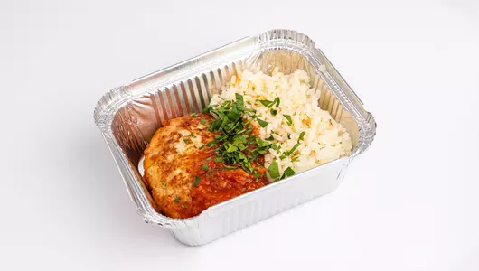 Зраза куриная под томатным соусом с рисом