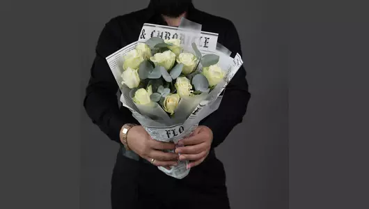 Букет из&nbsp;белых роз