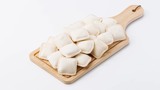 Равиоли с креветками, осьминогом и соусом песто