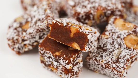 Пастила фруктово-овощная из яблока и моркови с фундуком, апельсином и кокосом 100 гр Пастила фруктово-овощная из яблока и моркови с фундуком, апельсином и кокосом 100 гр