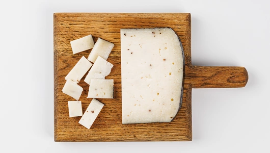 Сыр "Том" из козьего молока с трюфелем (1 год), 150 г