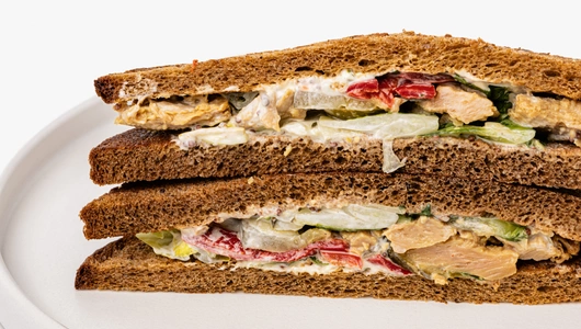 Сэндвич с&nbsp;растительным "мясом" и&nbsp;овощами