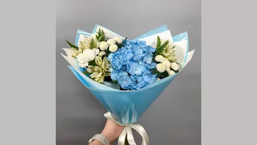 Букет с&nbsp;гортензией и&nbsp;альстромерией #106 FMART by flowwow