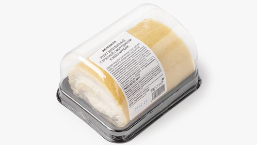 Рулет бисквитный с&nbsp;красной смородиной и&nbsp;маскарпоне