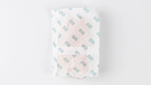 Пита с моцареллой, томатами и соусом песто