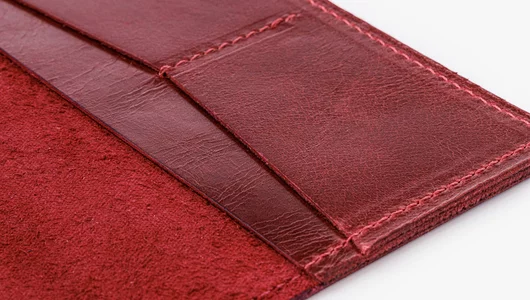 Обложка для&nbsp;паспорта из&nbsp;натуральной кожи. Цвет: винный