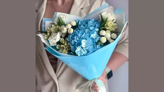 Букет с&nbsp;гортензией и&nbsp;альстромерией #106 FMART by flowwow