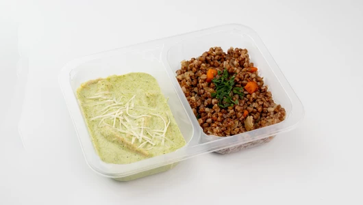 Индейка в&nbsp;соусе брокколи с&nbsp;гречкой и&nbsp;овощами