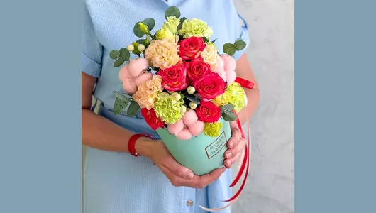 Цветы в&nbsp;коробке «Тропический коктейль» с&nbsp;эустомой FMART by flowwow